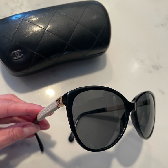 Chanel Black White 5225 Q Cc Logo Leather Quilted Cat Eye - Picture 2 of 2